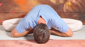 Baddha Konasana 1-Pillangó Előrehajolva